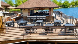 Outdoor dining - Beautiful Lodge in The Hideout!! (Lake Ariel)