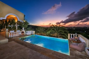 Pool - Mountain Villa ~ Infinity Pool ~ Majestic Views (Santa Cruz)