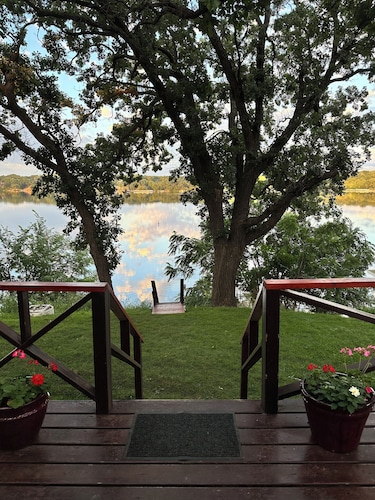 Private Okoboji Lakefront House with beautiful views - Newly remodeled