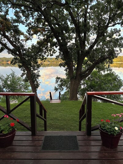 Private Okoboji Lakefront House with beautiful views - Newly remodeled