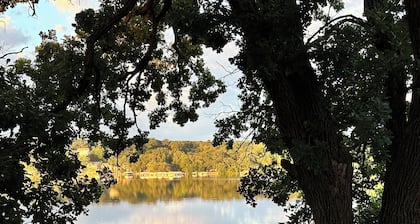 Private Okoboji Lakefront House with beautiful views - Newly remodeled