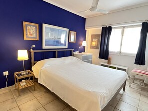 3 slaapkamers, een strijkplank/strijkijzer, internet, beddengoed