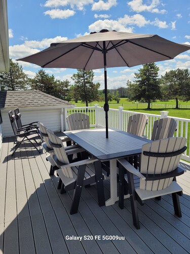 Central to Geneva & Canandaigua- Sleeps 13