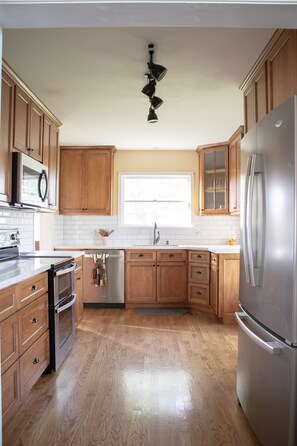 Refrigerador, microondas, horno, placa de cocina