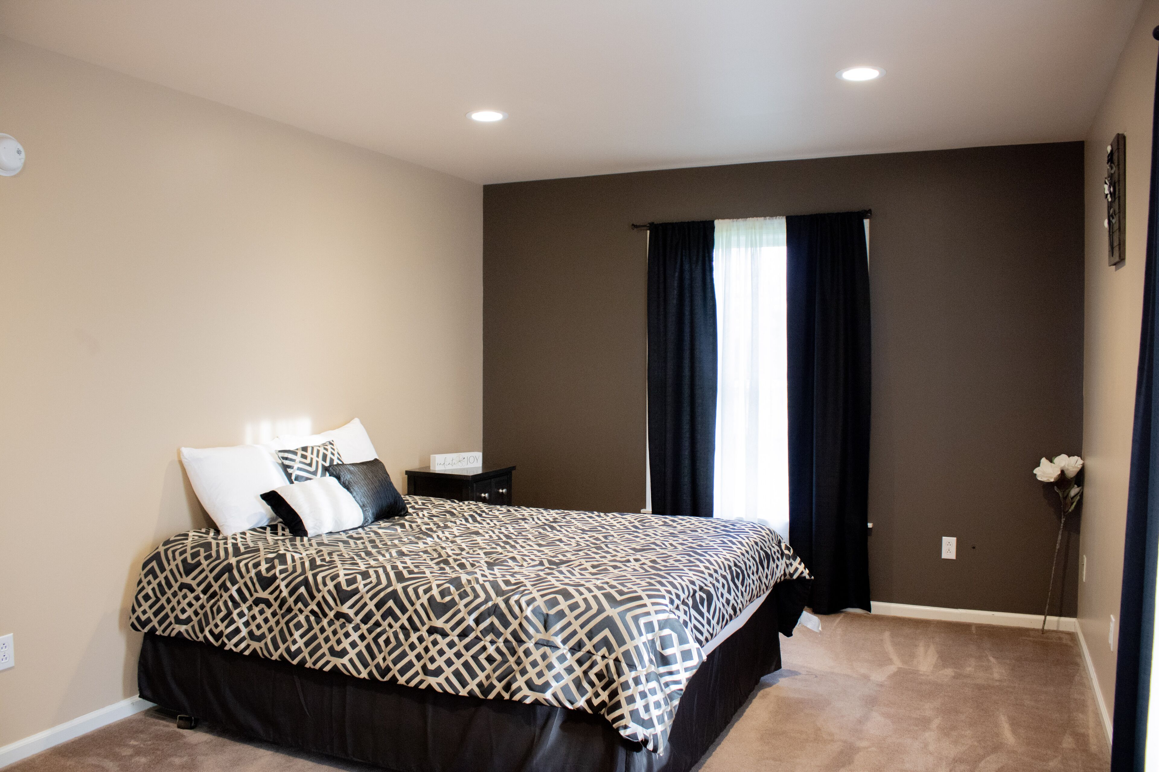 4 bedrooms, iron/ironing board, free WiFi, bed sheets