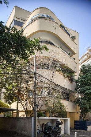 Exterior - Stylish 3-BR Apt w Balcony and Parking (Tel Aviv)