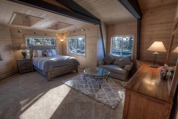 5 bedrooms, iron/ironing board, WiFi, bed sheets