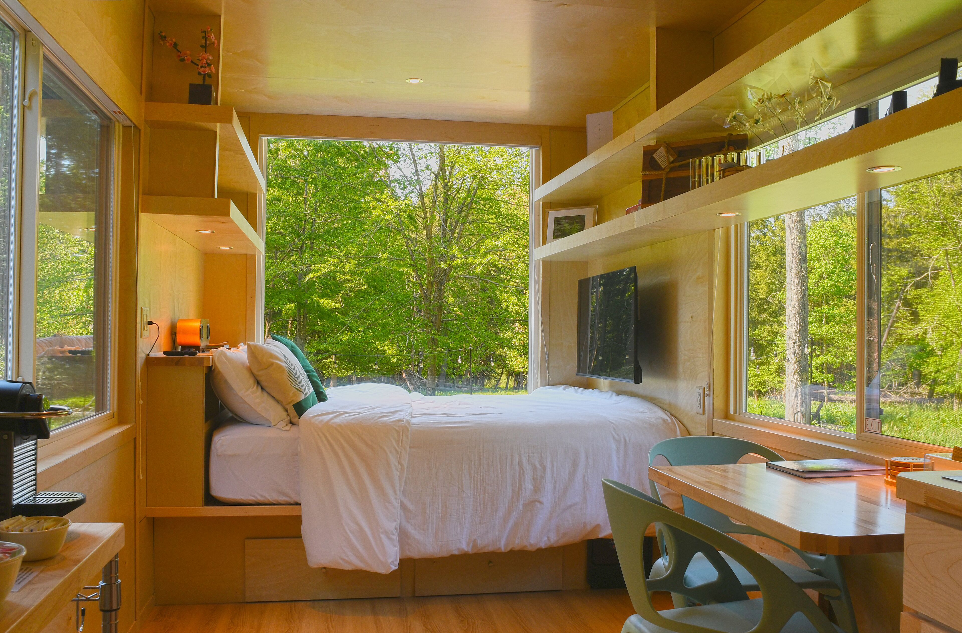 Modern, Cozy, Romantic Tiny Home in the Woods! EV Fast Charging, WIFI, and More!