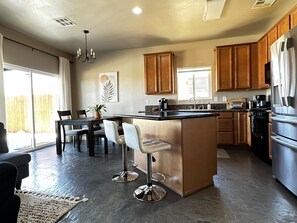 Fridge, oven, stovetop, dishwasher