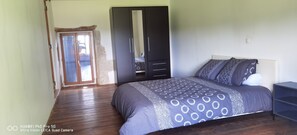 4 bedrooms, travel cot, free WiFi, bed sheets