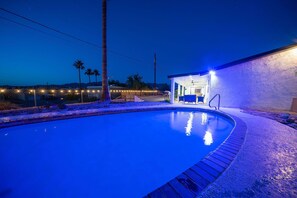 Pool - Spacious fun oasis with beautiful lake views&games (Lake Havasu City)