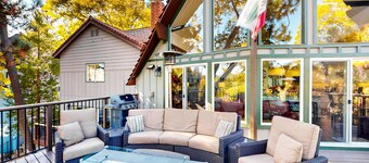 Best Lake View, Hot tub, A/C, Short Walk to Lake