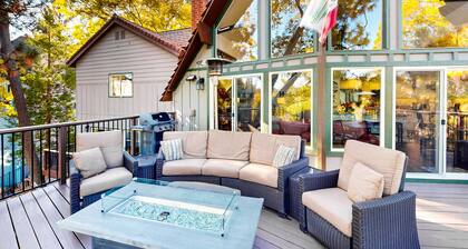 Best Lake View, Hot tub, A/C, Short Walk to Lake