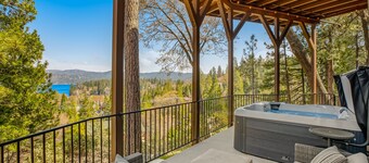 Best Lake View, Hot tub, A/C, Fireplace, Huge Game Room - Short Walk to Lake