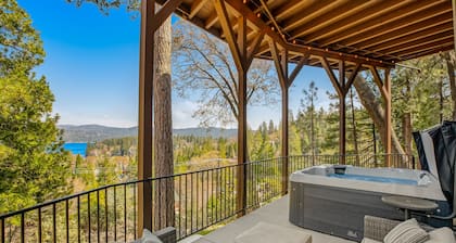 Best Lake View, Hot tub, A/C, Fireplace, Huge Game Room - Short Walk to Lake