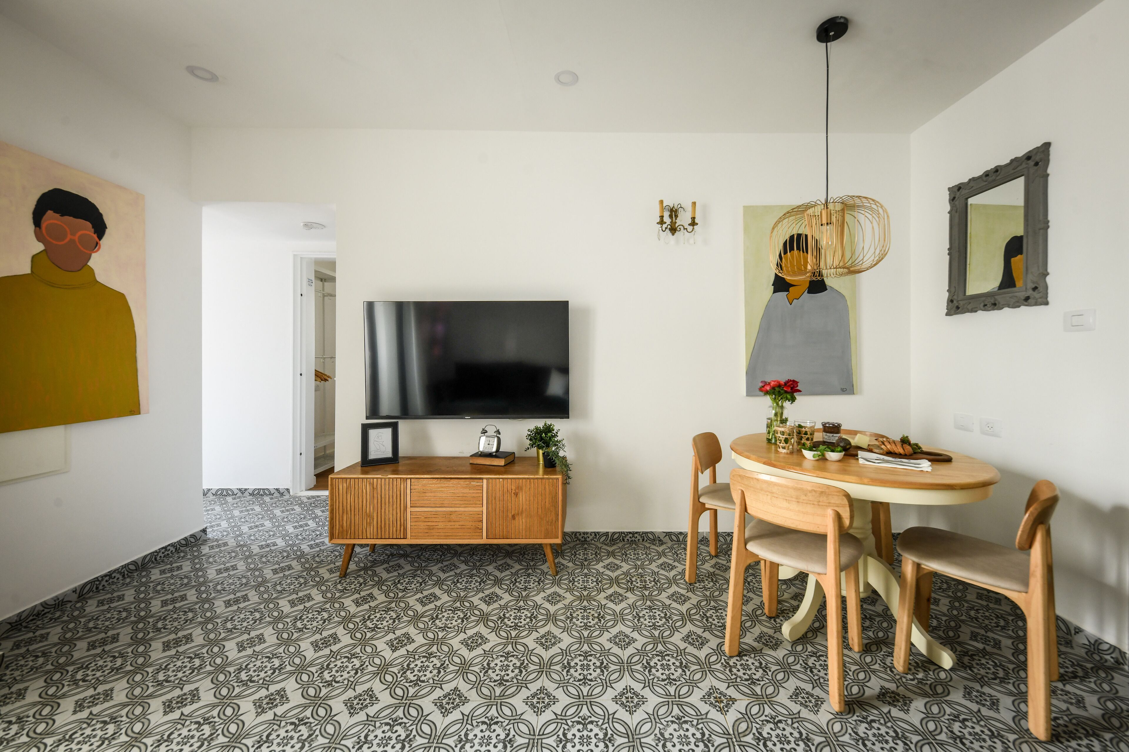 Departamento | Área de sala de estar | Smart TV de 55 pulgadas con canales por cable y televisión 