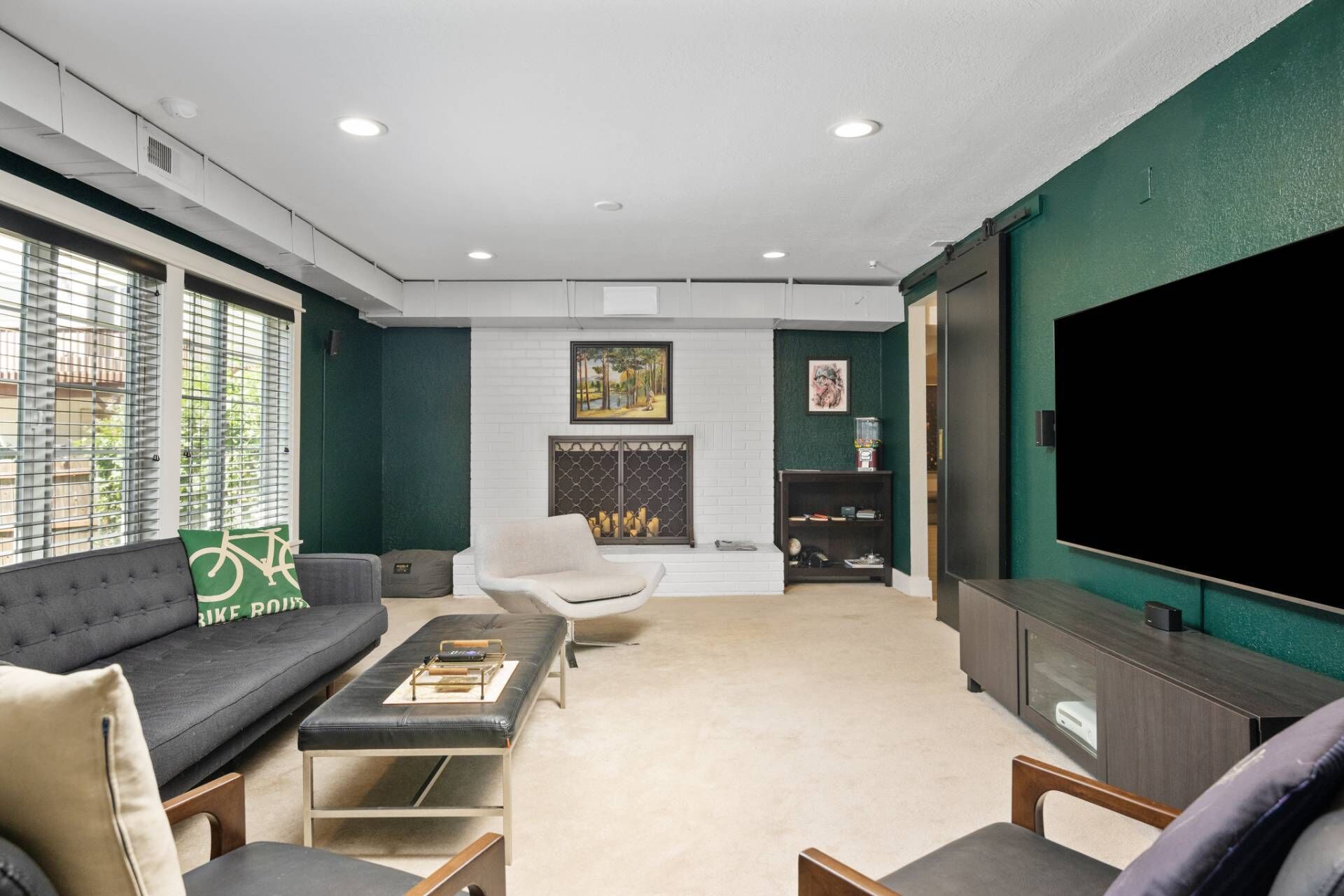 Wonderfully Appointed Home In Day Ranch Style Layout, Pet Friendly, Pool Table, Sauna, Deck, Bbq - Portland, OR