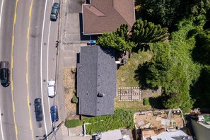 Exterior - Wonderfully Appointed Home in Day Ranch Style Layout, Pet Friendly, Pool Table, Sauna, Deck, BBQ (Portland)