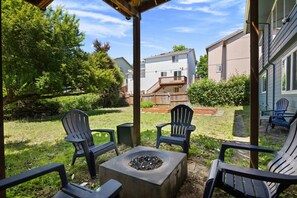 Unclassified image, 4 of 32, button