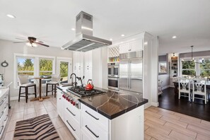 Unclassified image, 3 of 50, button - Panoramic Valley and Vineyard Views, Newly Renovated, Pet Friendly, Hot Tub, Games, Walk to Wineries (Amity)