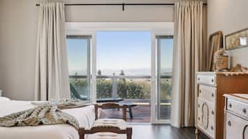 5 Schlafzimmer, Schreibtisch, Bügeleisen/Bügelbrett, Reisekinderbett