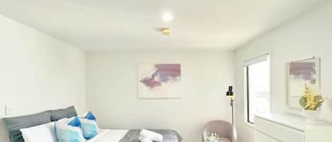 1 habitación, tabla de planchar con plancha, wifi gratis y ropa de cama