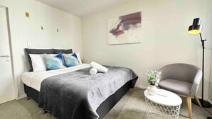 Unclassified image, 4 of 8, button - Convenient Studio Steps from AUT University (Auckland)