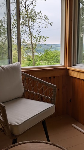 Casa Ceylon by Lake Seneca