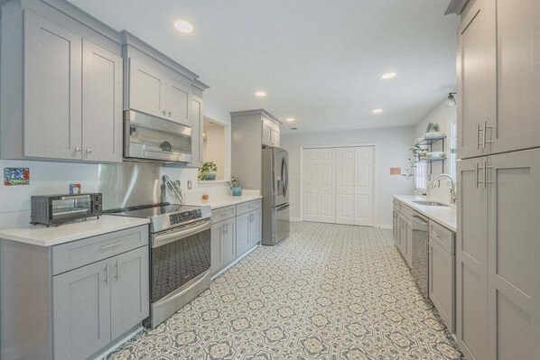 Fridge, microwave, oven, stovetop - Restful Riverside Residence w/ Firepit (Athens)