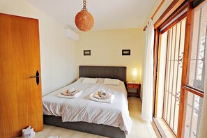 3 bedrooms, desk, iron/ironing board, WiFi