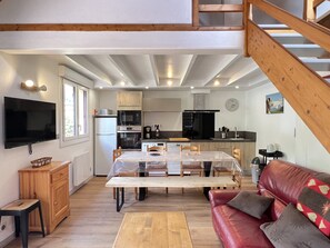 Interior - Le 101. Chalet 3 chambres; Terrasse. Parking. (Cauterets)