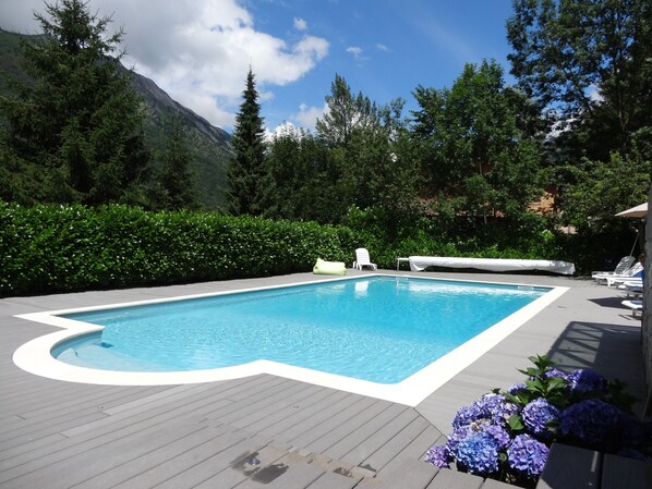 Pool - Le 101. Chalet 3 chambres; Terrasse. Parking. (Cauterets)
