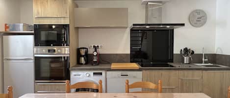 Fridge, microwave, oven, dishwasher