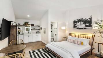 Iron/ironing board, WiFi, bed sheets