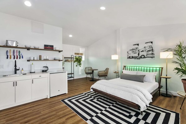 Iron/ironing board, WiFi, bed sheets - SCH12 · Kukuipalaoa Studio suite.nui (Chandler)