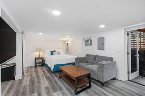 1 bedroom, iron/ironing board, WiFi, bed sheets - CC01 - Columbia City Urban Studio (Seattle)