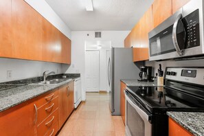 冷蔵庫、電子レンジ、コンロ、食器洗い機