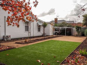 Property grounds - Central Bendigo Cottage Charm (Bendigo)