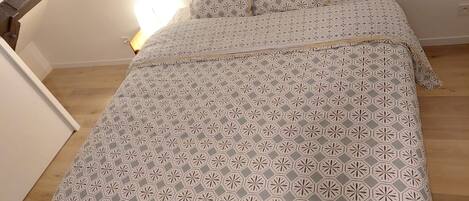 1 soverom, skrivebord, strykejern/-brett og wi-fi (inkludert)