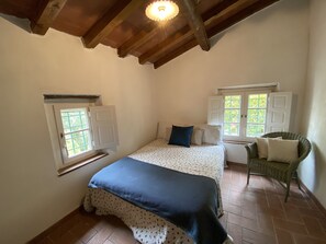 3 Schlafzimmer, Zimmersafe, Schreibtisch, Bügeleisen/Bügelbrett