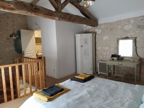 1 chambre, fer et planche à repasser, Wi-Fi gratuit, draps fournis