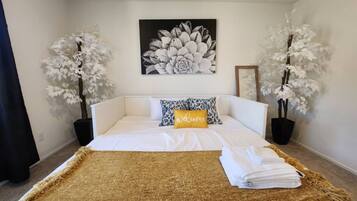 1 bedroom, desk, iron/ironing board, free WiFi