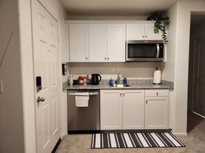 Microwave, dishwasher, coffee/tea maker