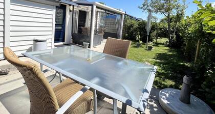 Gepflegter Ferienbungalow für 4 Personen, 2 Schlafzimmer, Wlan, Haustier Willkommen!