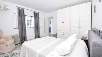 4 slaapkamers, reisbedje, gratis wifi, beddengoed