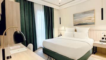 Estudio, 1 cama King size | 1 habitación, caja de seguridad en la habitación y escritorio