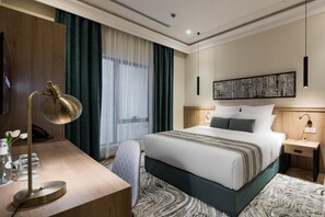 In-room safe, desk, laptop workspace, blackout curtains - Marlo Hotel (Jeddah)