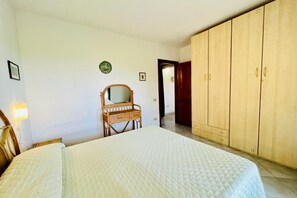 2 bedrooms, iron/ironing board