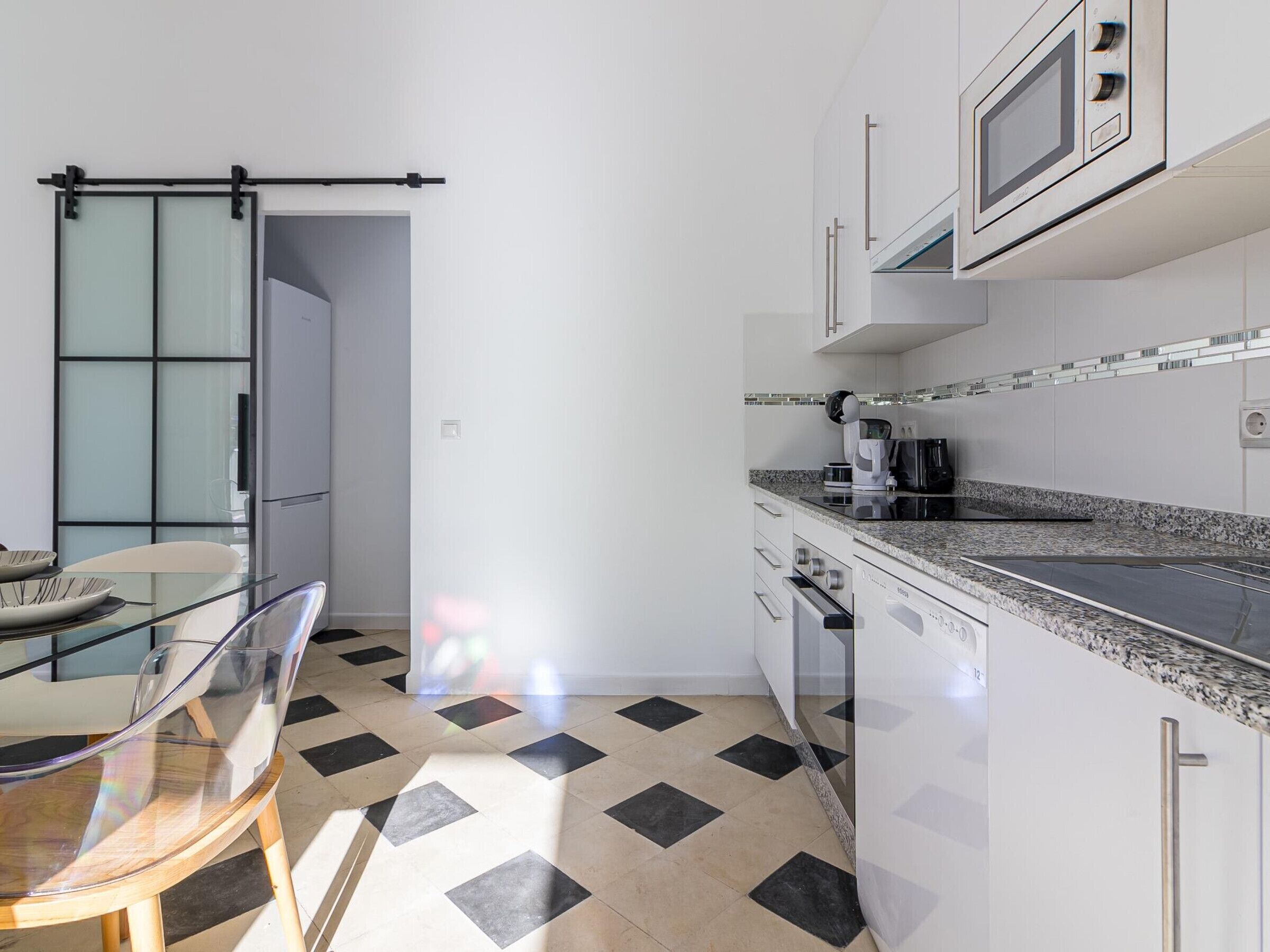 Coffee/tea maker, fridge, microwave, oven