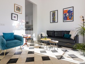 TV - Spacious renovated apartment, 4 bedrooms, parking, Malaga city center (Málaga)